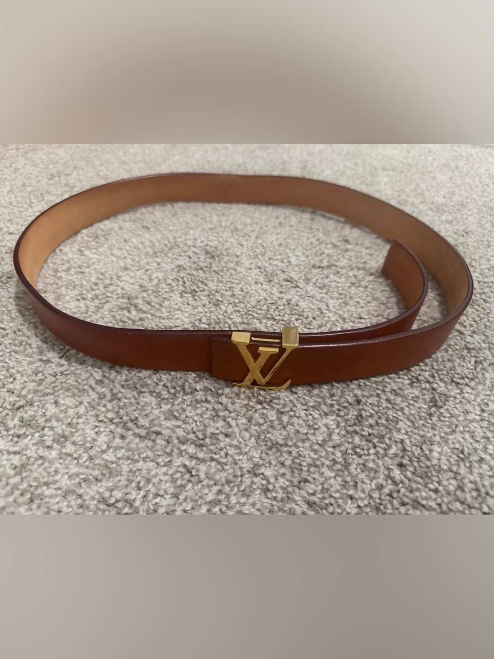 “Pre-loved” Authentic Louis Vuitton Leather Belt with Gold LV Buckle size90/36